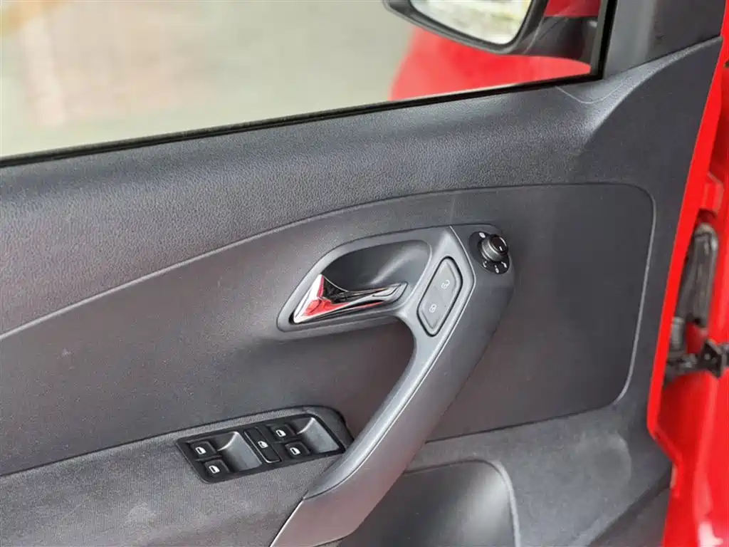 Volkswagen Polo 2016 1.4L Automatic Trend фото 17