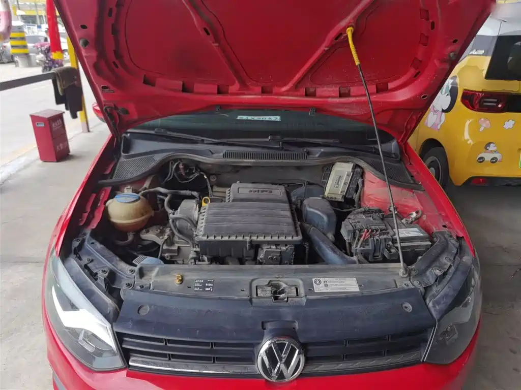 Volkswagen Polo 2016 1.4L Automatic Trend фото 10