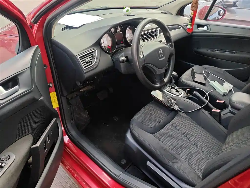 Peugeot 308 2014 Model Joy Edition Classic 1.6L Automatic Superior Style фото 16