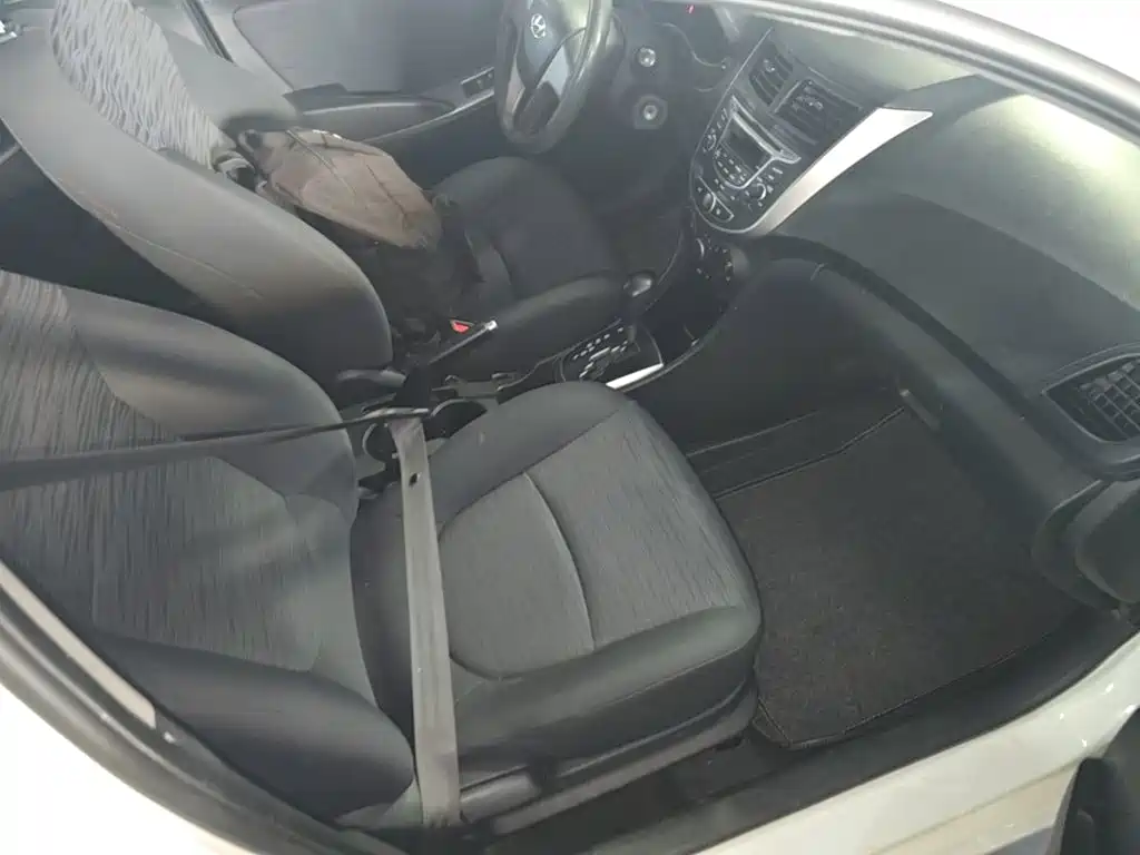 Hyundai Reina 2016 2014 Model 1.4L Automatic GLX