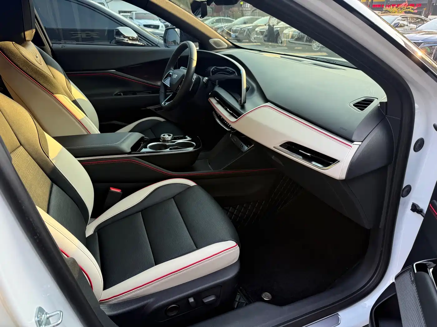 Cadillac GT4 2023 2023 28T Platinum Edition
