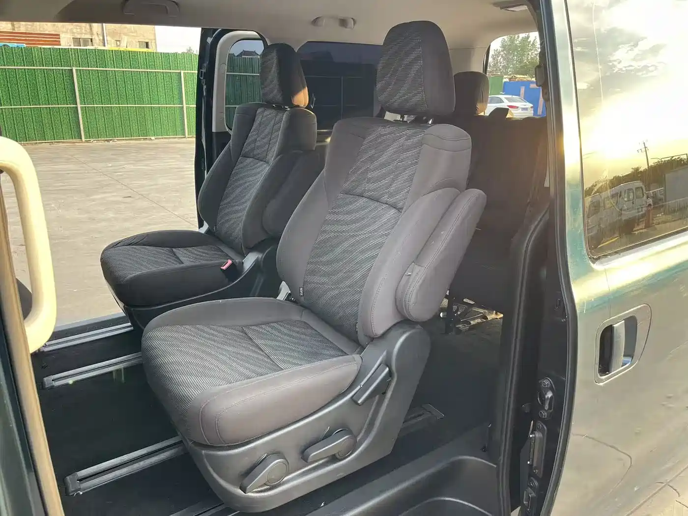 Dongfeng Fengxing Lingzhi PLUS 2022 2022 Wagon 2.0L Manual Luxury 7-Seater