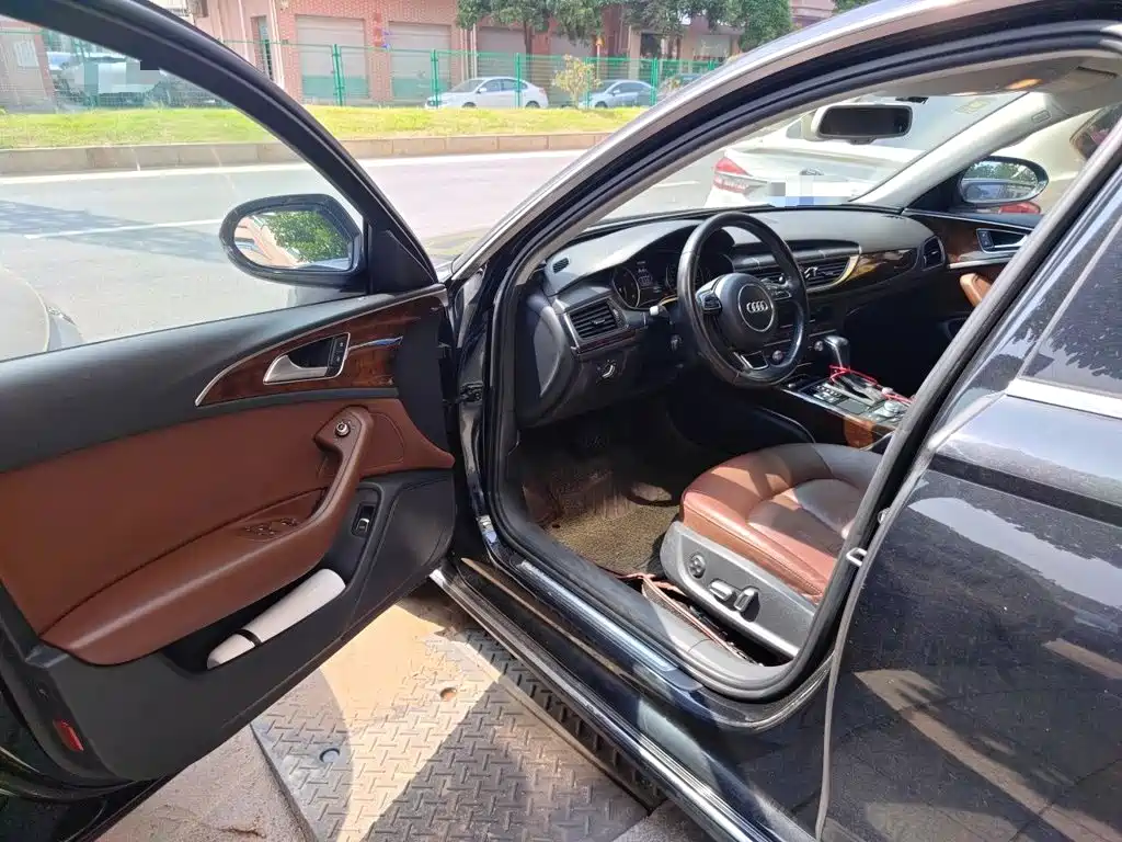 Фото 12 - Audi A6L
