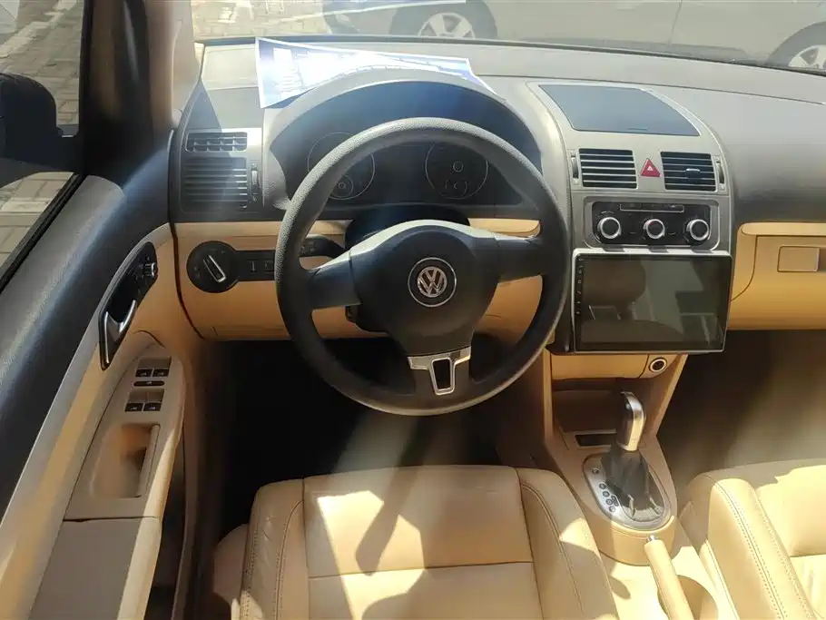 Volkswagen Touran 2011 1.4T DSG Smart Elegance 5-seater фото 15