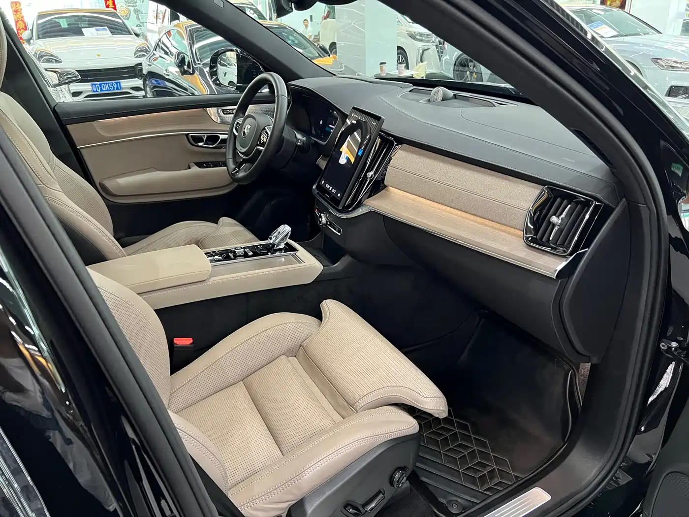 VOLVO XC90 PLUG IN HYBRID