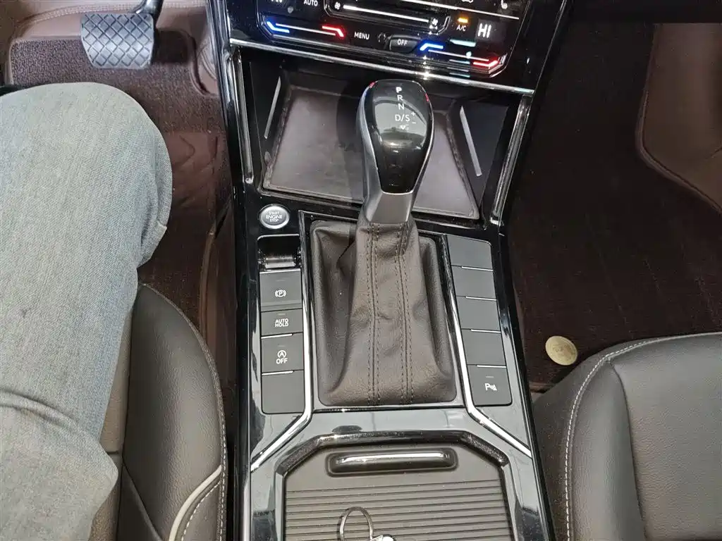 Volkswagen Passat 2022 330TSI Starlight Elite Edition фото 14