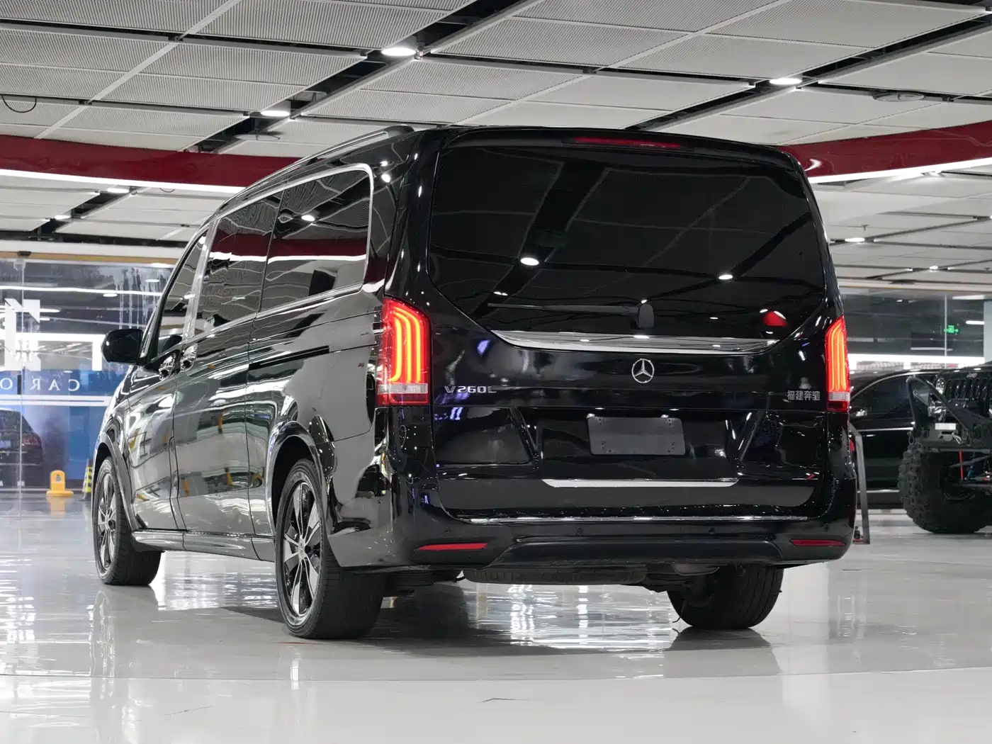Mercedes-Benz V-Class 2021 V 260 L Long Wheelbase Premium Edition фото 7