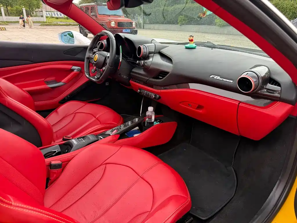 Фото 8 - Ferrari F8