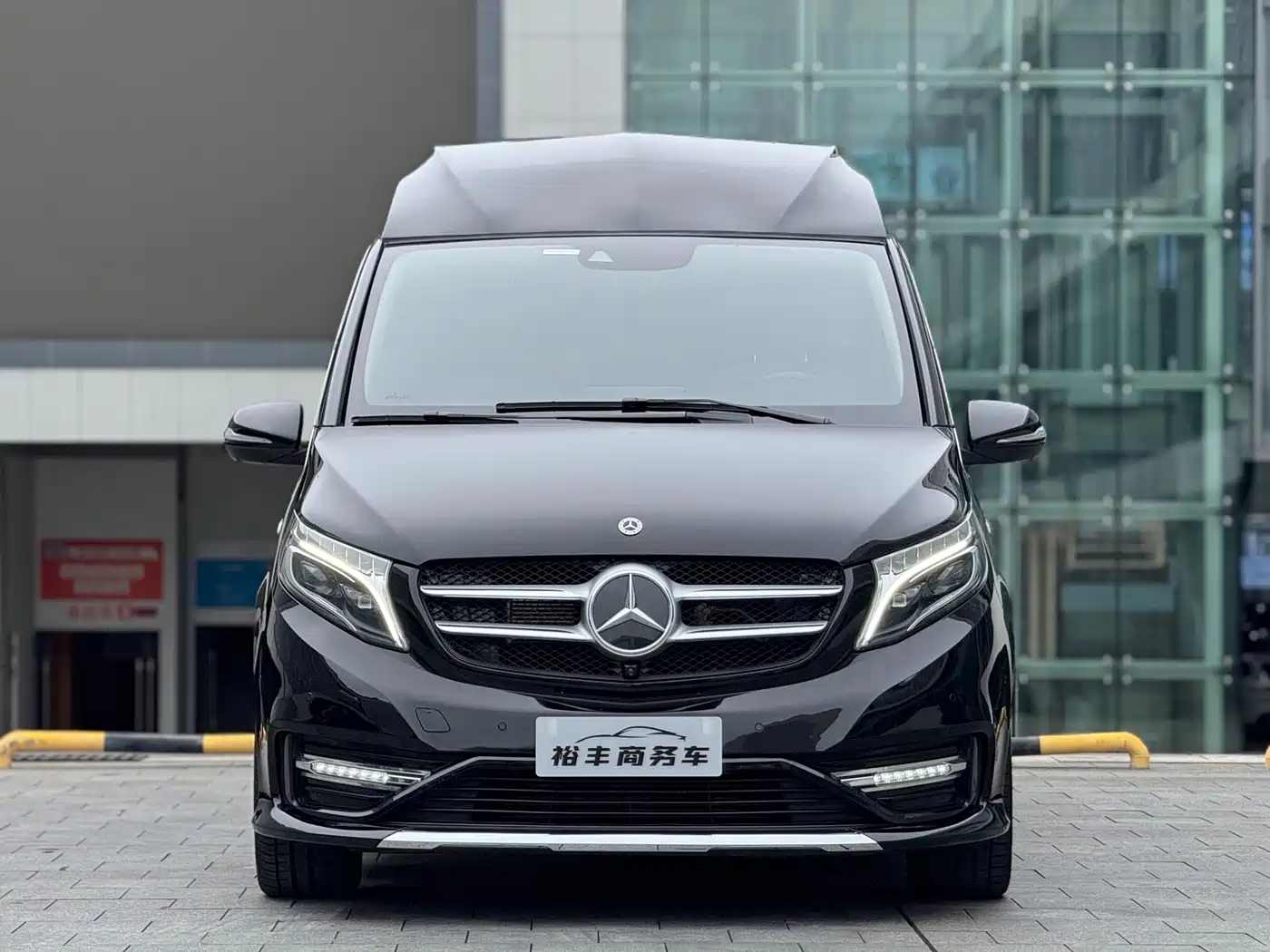 Mercedes-Benz V-Class 2022 V 260 L Long Wheelbase Luxury Edition фото 2