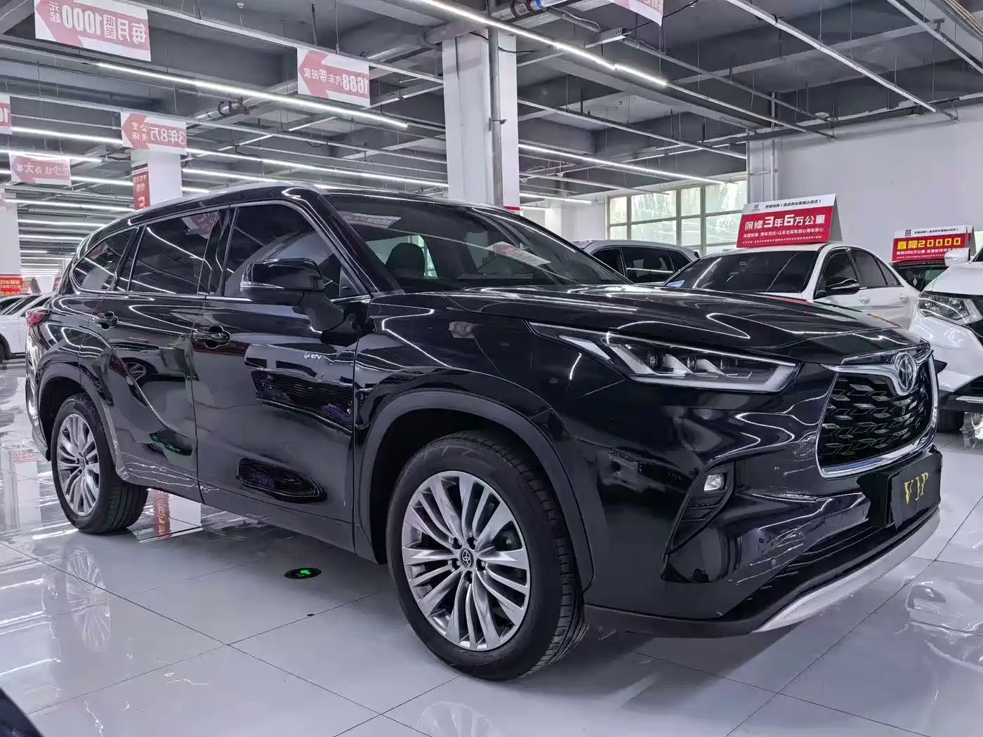 Photo 2 - Toyota Highlander