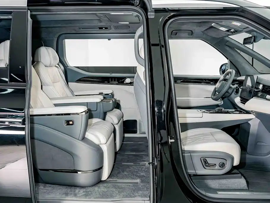 ZEEKR 009 2025 2024 6-seat Executive AWD 108kWh