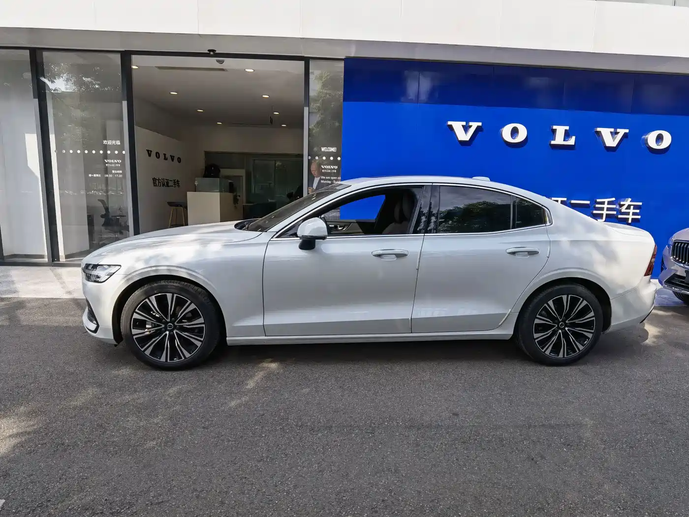 2025 Volvo S60