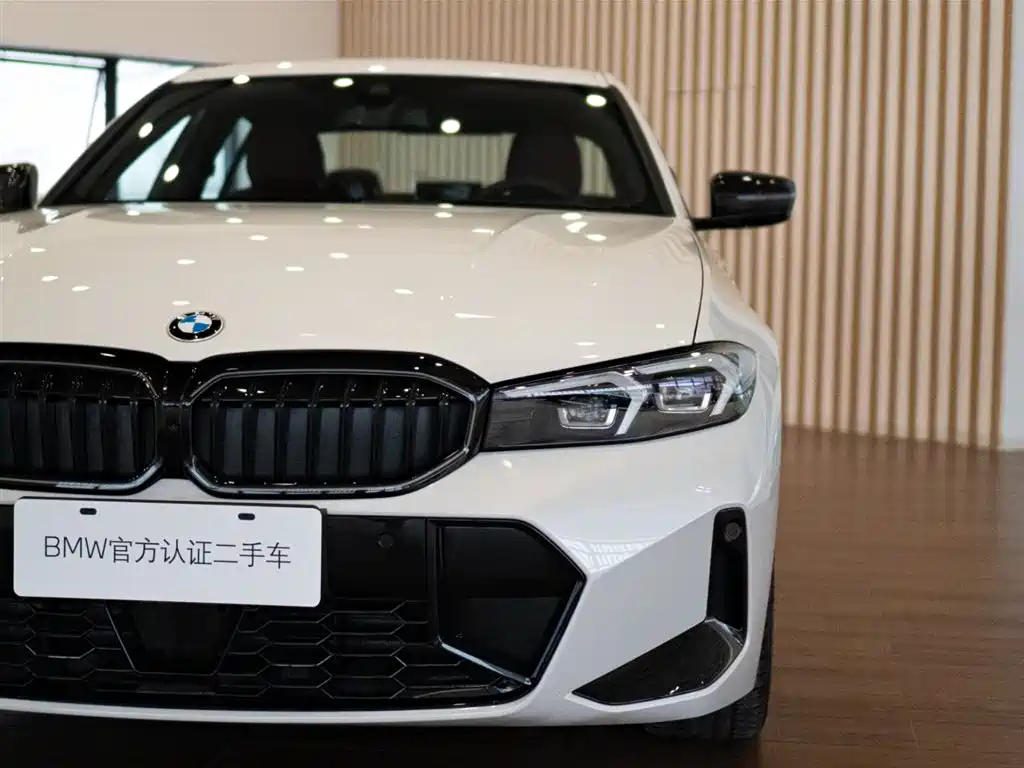 BMW 3 Series 2025 330i M Sport Night Edition фото 9