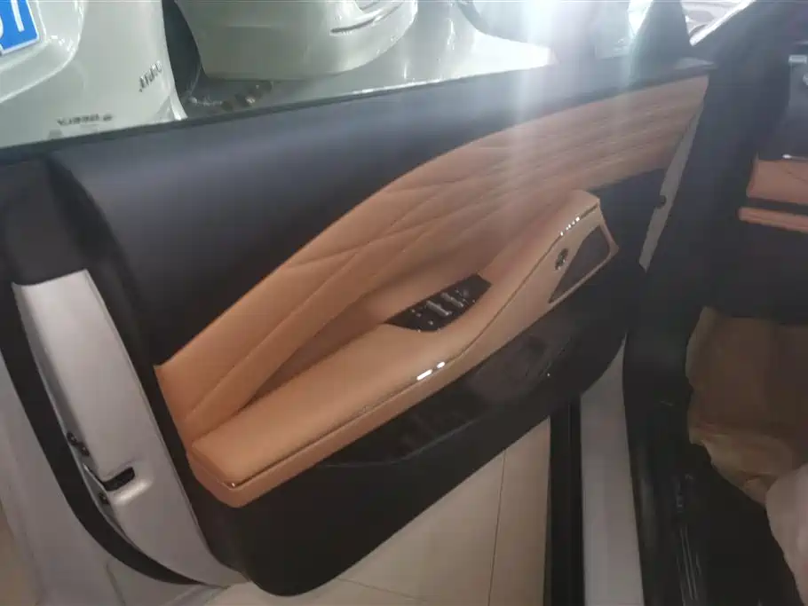 Geely Galaxy Galaxy Xingyao 8 2025 Model 60km EM-i Luxury Edition фото 7