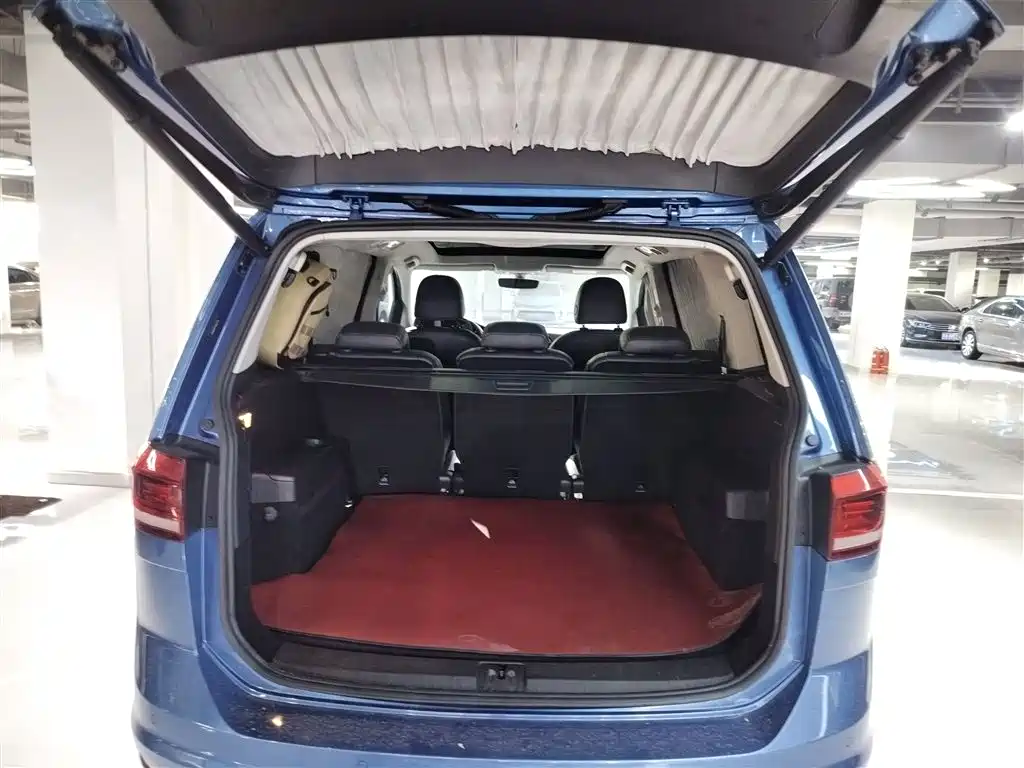 Volkswagen Touran 2018 Touran L 280TSI DSG Luxury 7-seater фото 19