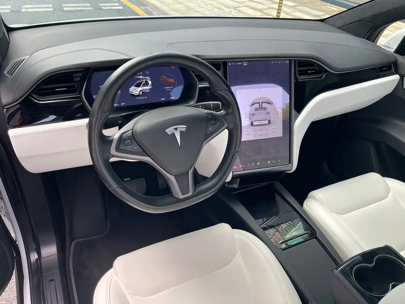 TESLA MODEL X