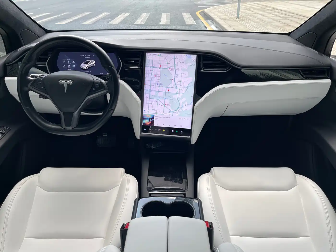 TESLA MODEL X