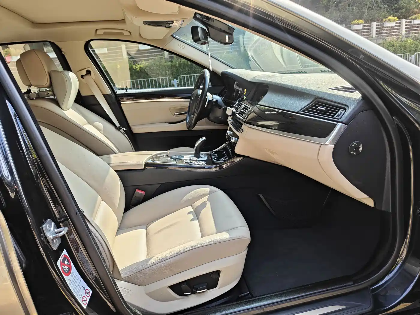 BMW 5 Series 2011 535Li Leading фото 14