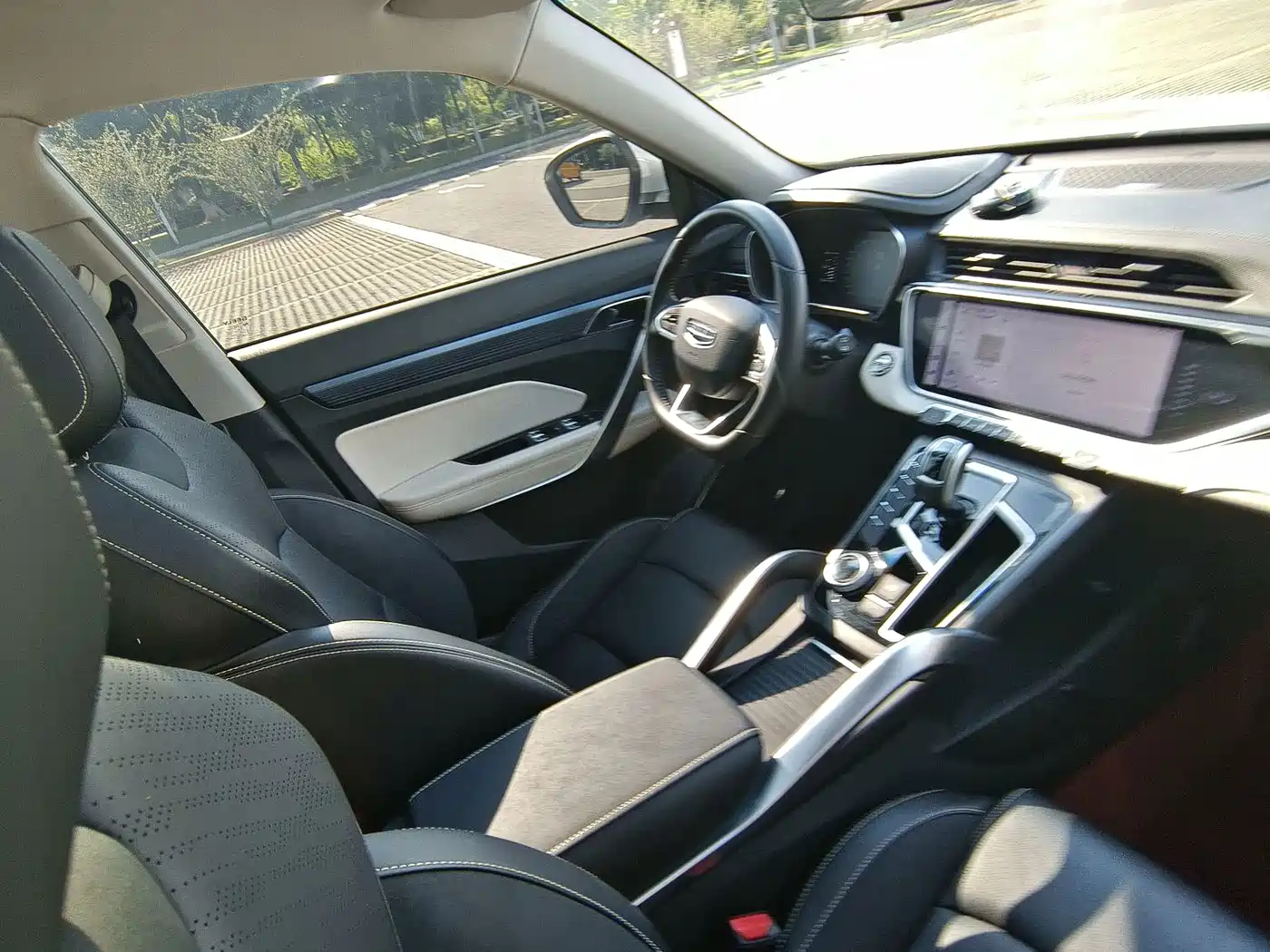 Photo 15 - Geely Boyue