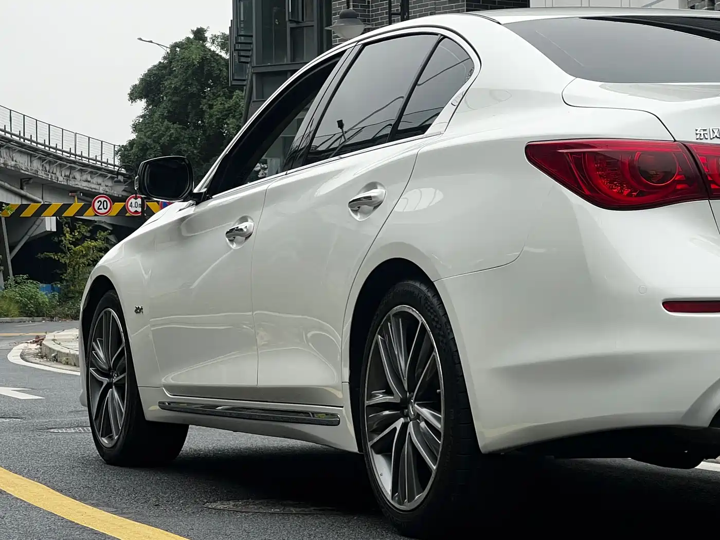 Фото 18 - Infiniti Q50L