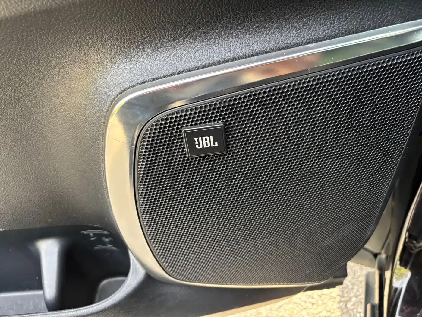 Toyota Vellfire 2019 Hybrid 2.5L HV Premium Edition фото 12