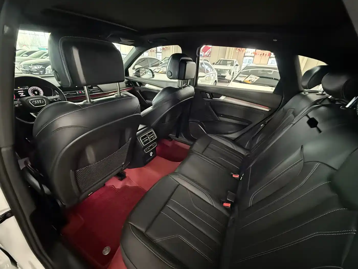 Audi Q5L 2024 Model 40 TFSI Luxury Dynamic фото 8