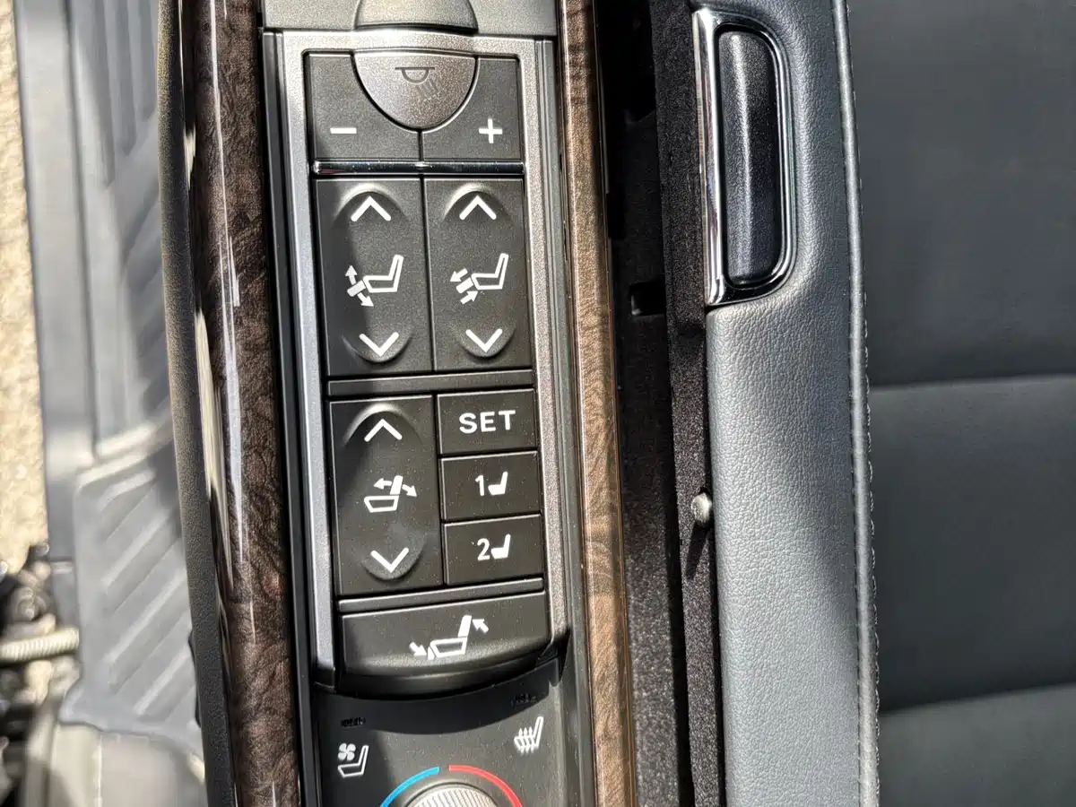 Toyota Vellfire 2019 Hybrid 2.5L HV Premium Edition фото 19