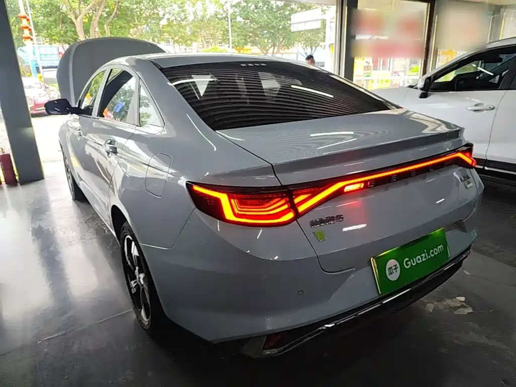 Geely Emgrand L HiP 2022 2022 1.5TD-DHT Pro 100KM Super Rui