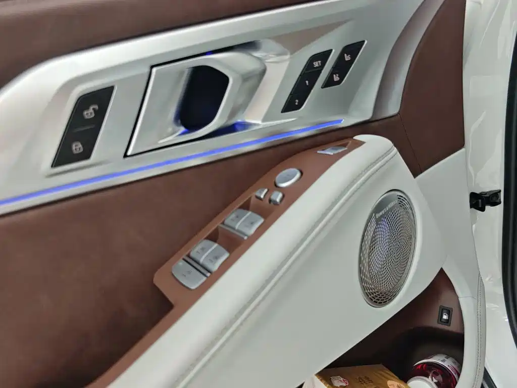 2025 BMW XM