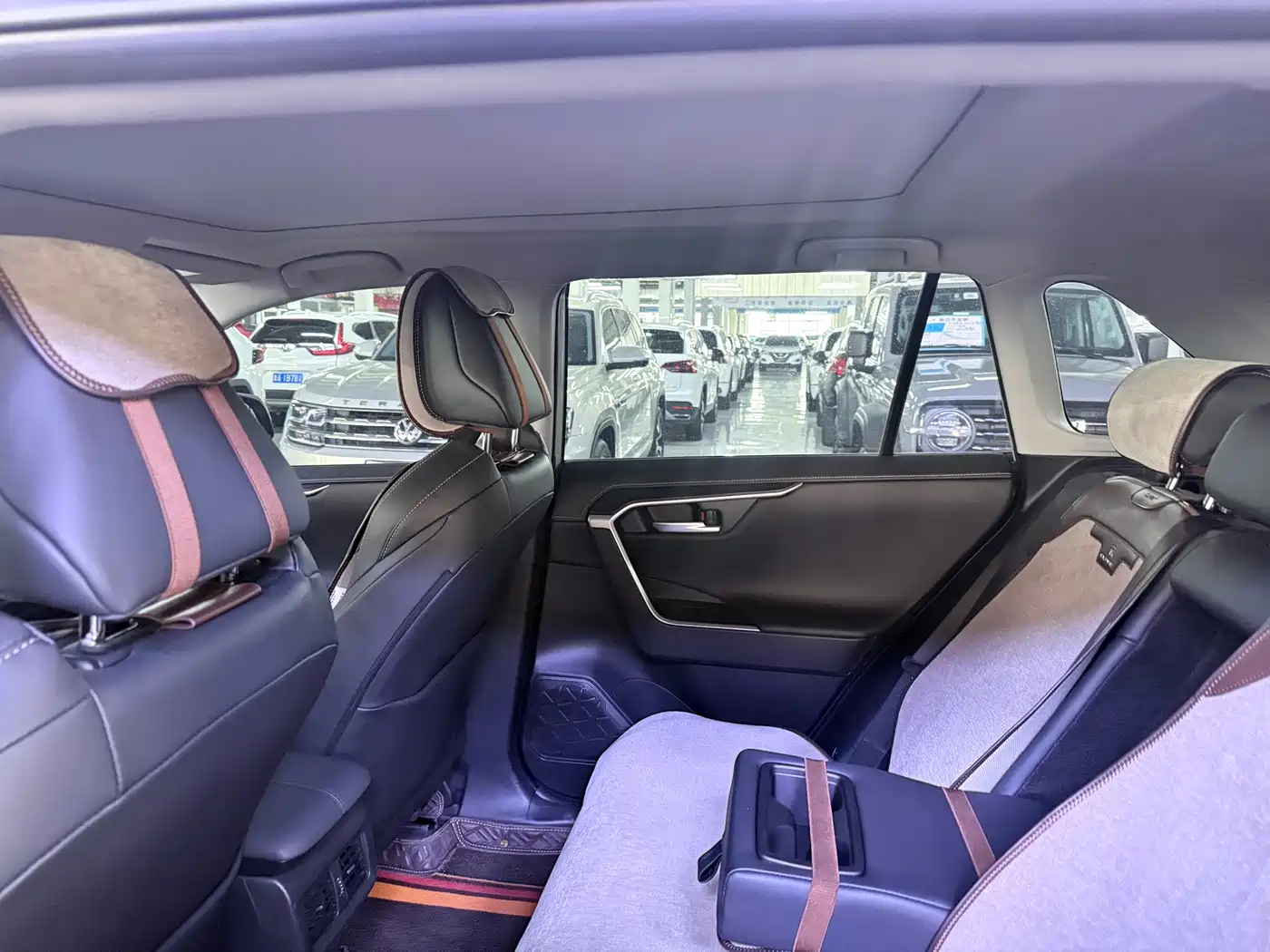 Toyota Wildlander 2024 Hybrid 2.5L E-CVT FWD Luxury PLUS Edition фото 15