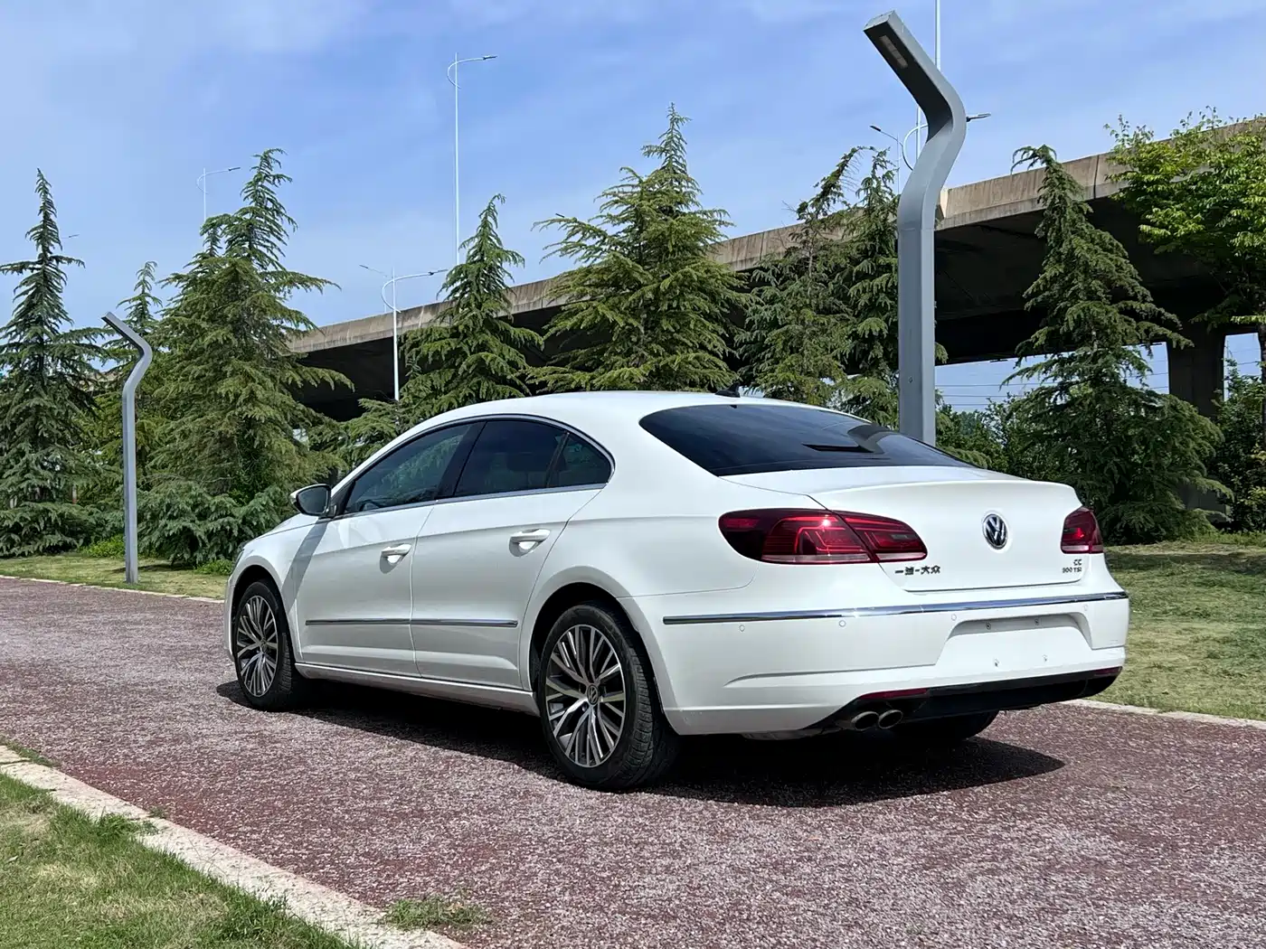 Volkswagen FAW-Volkswagen CC 2018 1.8TSI Luxury фото 9