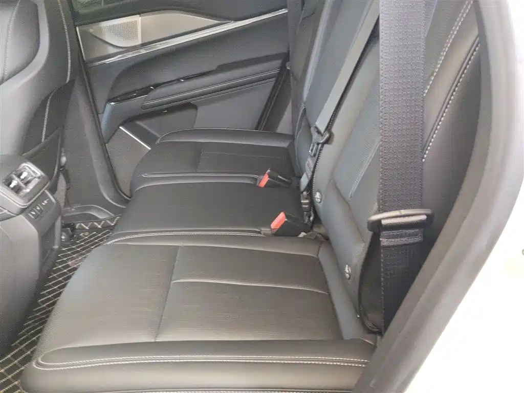 Cadillac XT5 2025 2.0T Premium Model фото 17