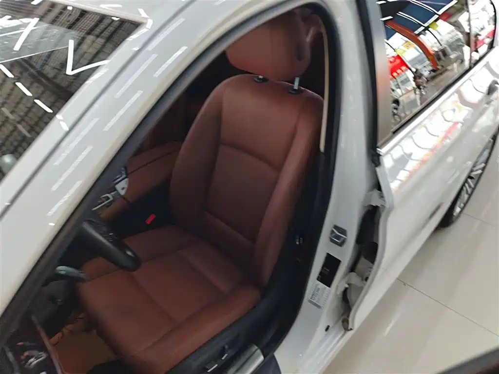 BMW 5 Series 2014 525Li Leading фото 14