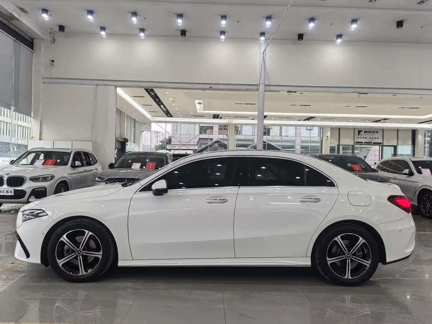 Mercedes-Benz A-Class 2024 A 200 L Fashion Edition фото 5