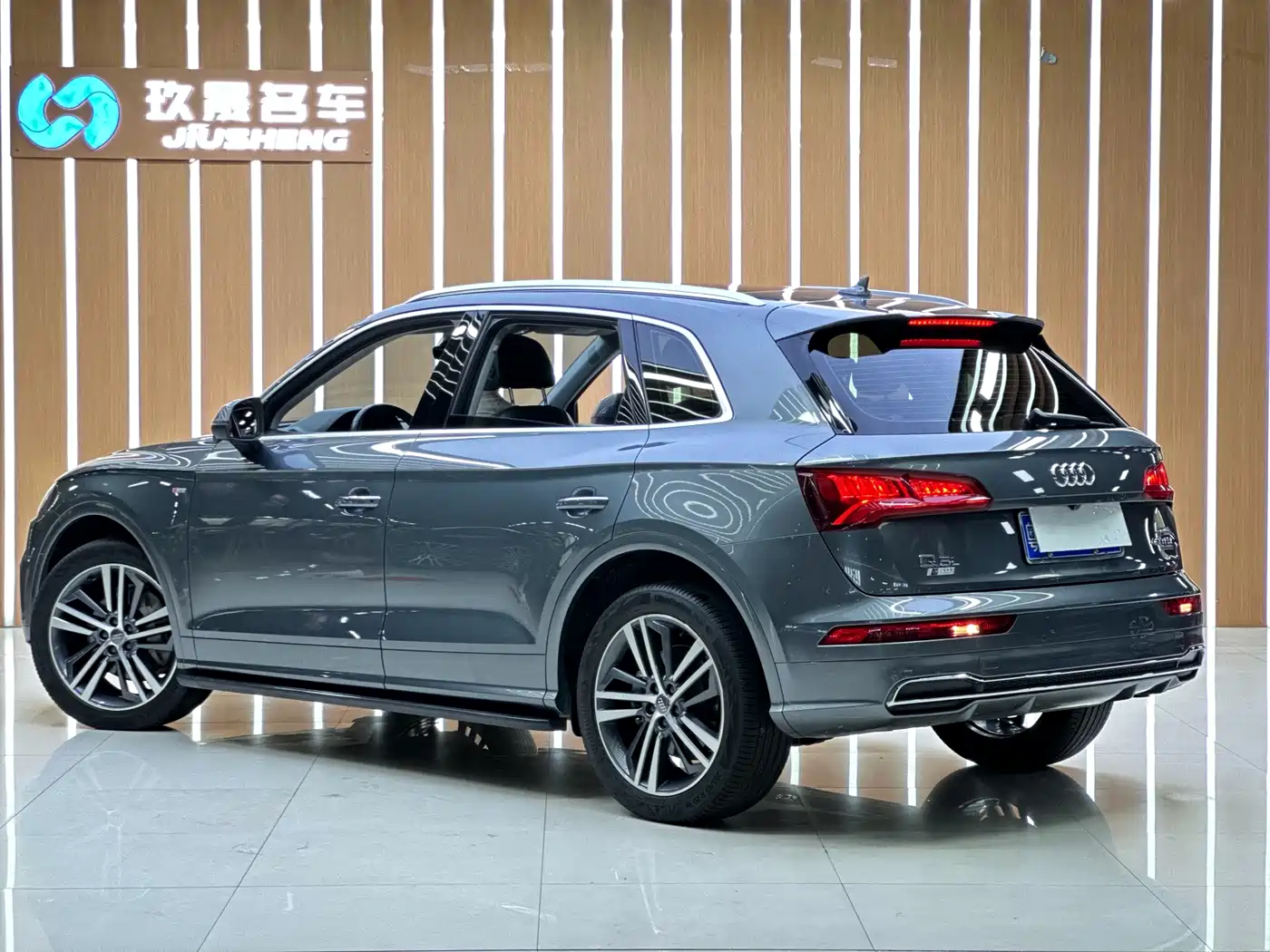 Audi Q5L 2020 Facelift 40 TFSI Honor Fashion фото 3