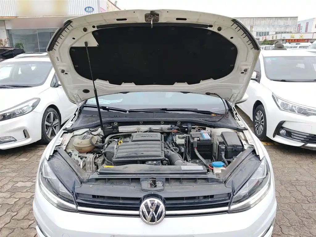 Volkswagen Golf 2018 1.6L Automatic Comfort фото 16