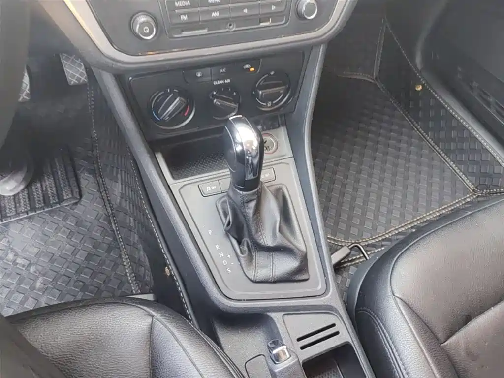 Volkswagen Lavida Tour 2017 1.6L Automatic Trend Edition фото 14