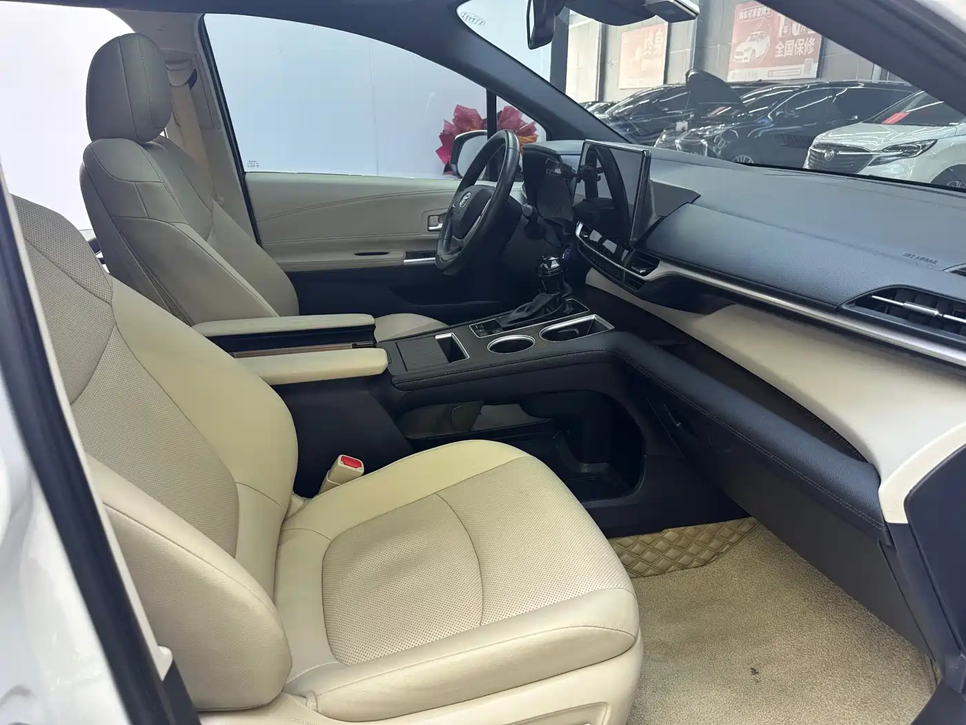 Toyota Sienna 2021 2.5L Hybrid Luxury Edition фото 8