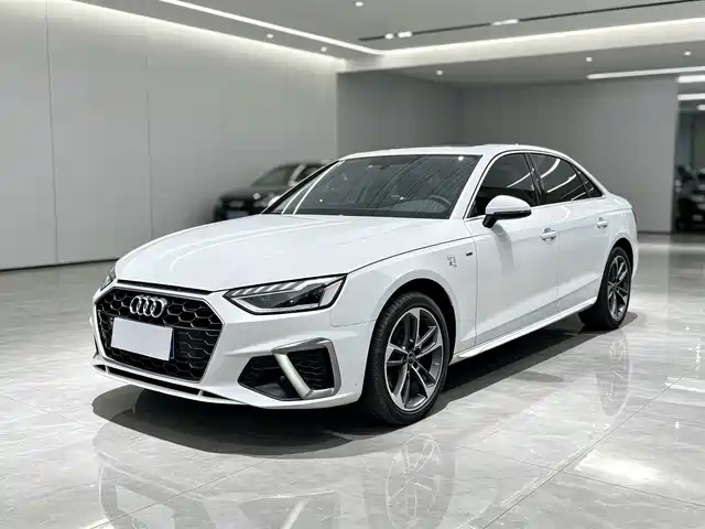 Audi A4L 40 TFSI, Стиль Драйв