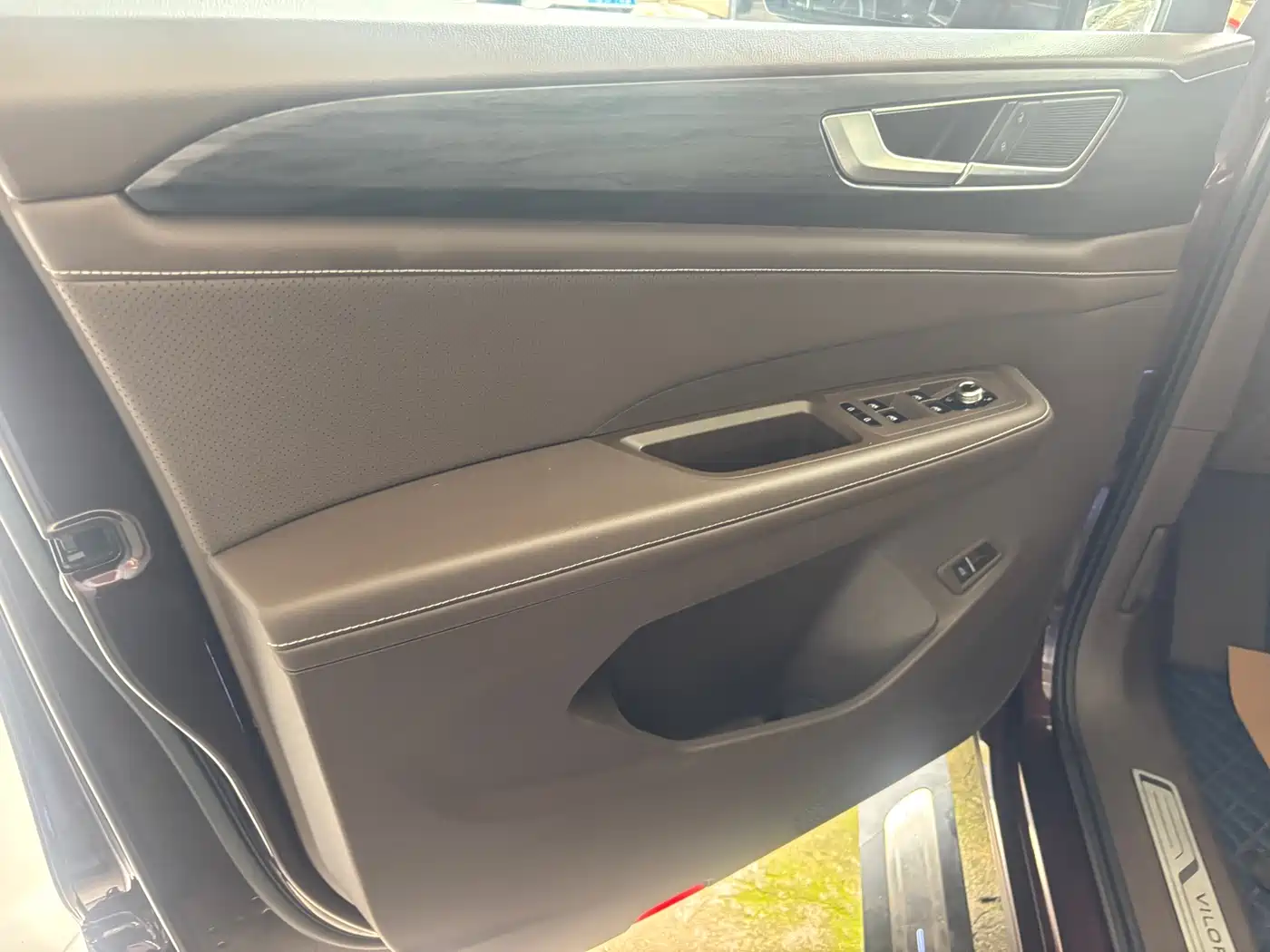 Volkswagen Viloran 2022 380TSI Premium Edition фото 7