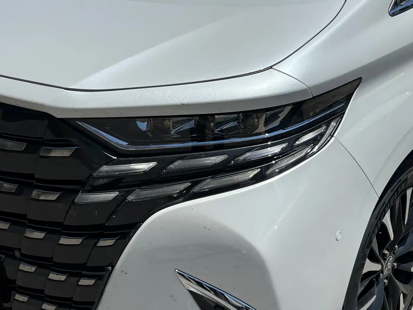Toyota Alphard 2024 Hybrid 2.5L Ultimate Enjoyment Edition фото 2