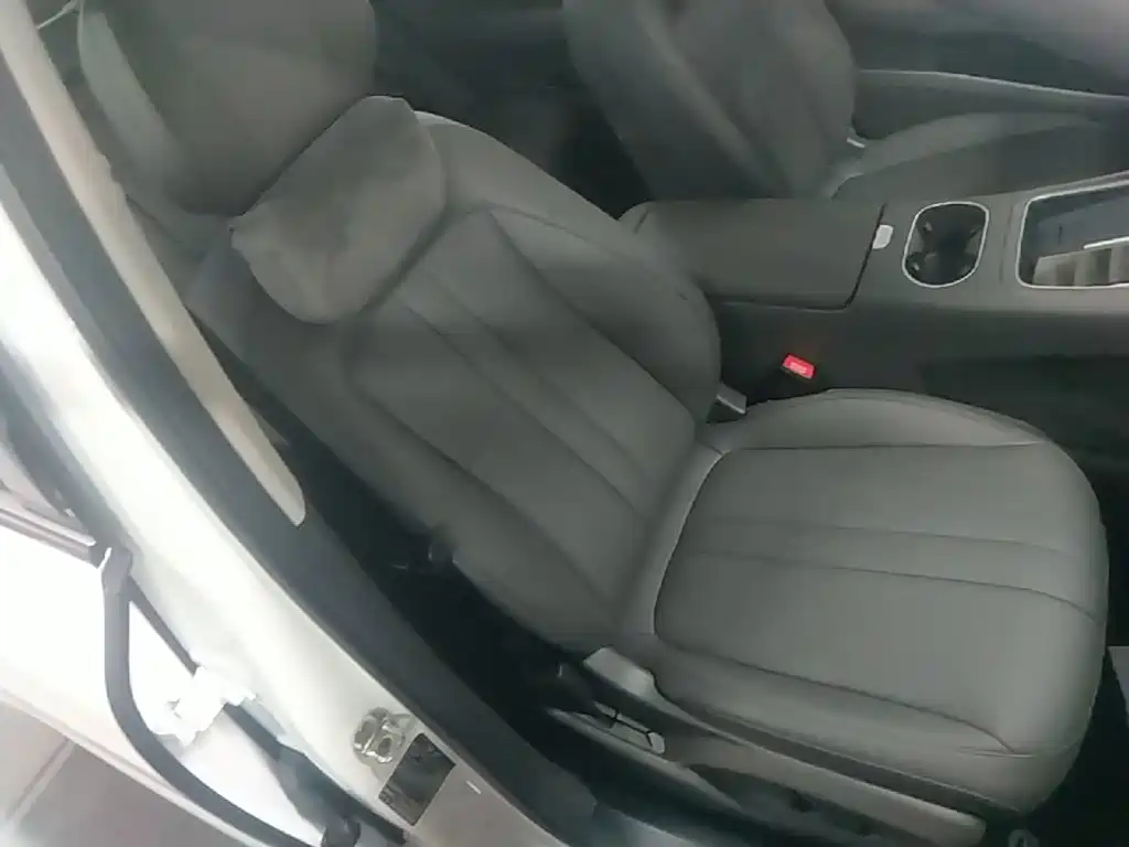 Photo 25 - Shangjie SUV