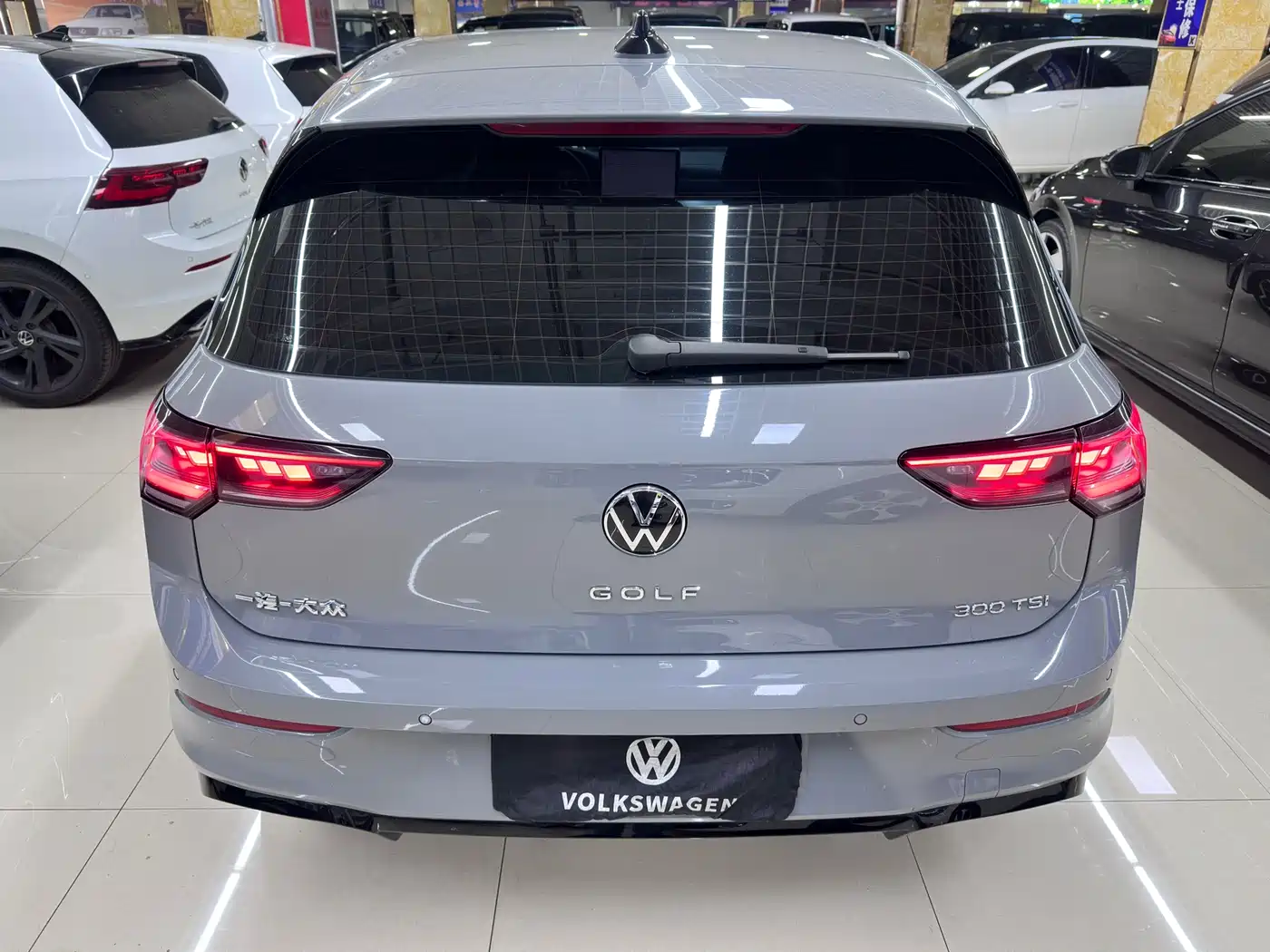 Volkswagen Golf 2025 300TSI R-Line фото 15