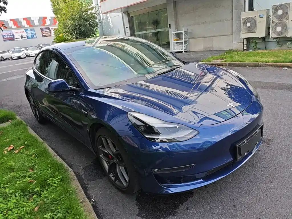 Фото 4 - Tesla Model 3