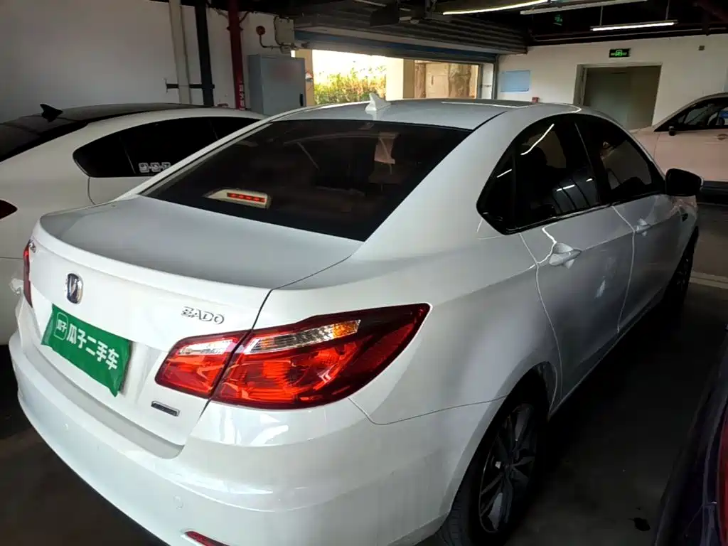 Фото 7 - Changan Eado
