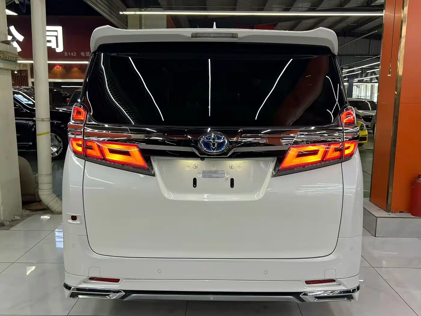 Toyota Vellfire 2021 Crown Hybrid 2.5L HV Supreme Edition фото 8