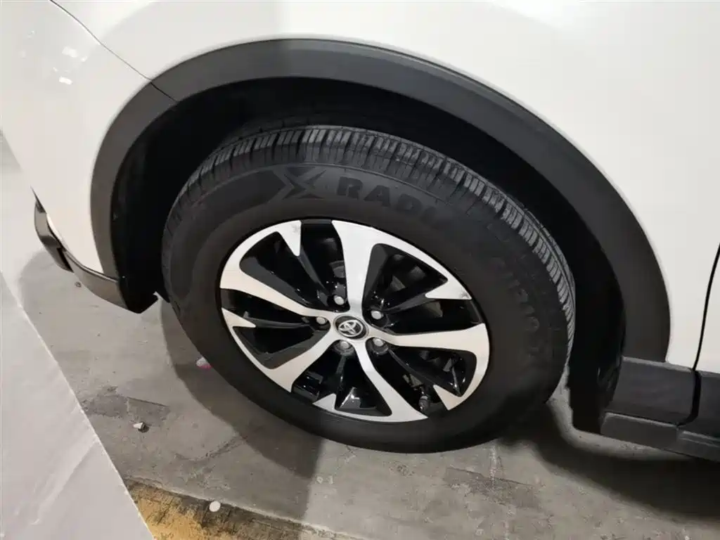 Toyota RAV4 Rongfang 2016 2.0L CVT 2WD Trend (China V) фото 23