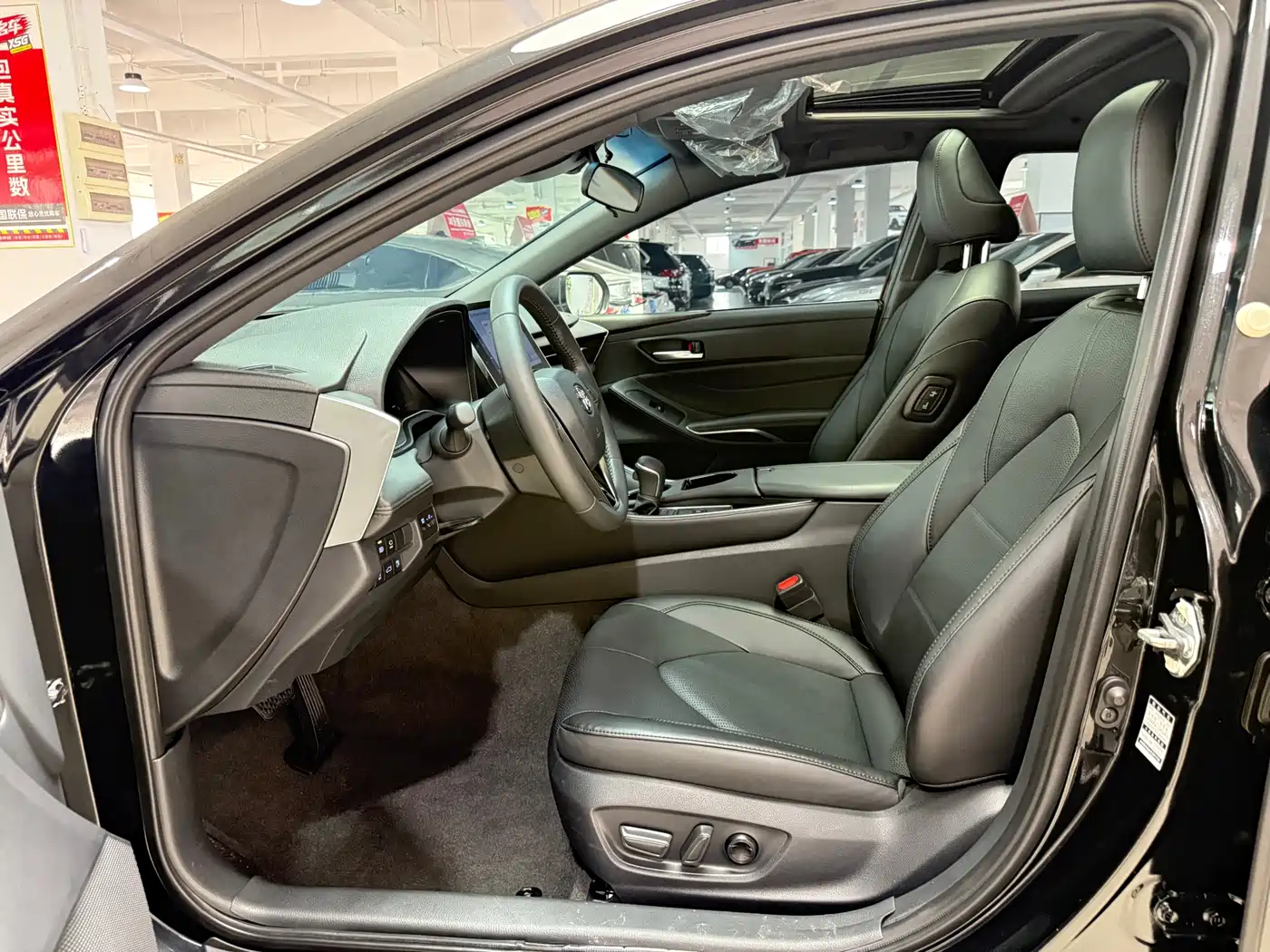 Toyota Avalon 2023 2.0L XLE Premium Edition фото 8