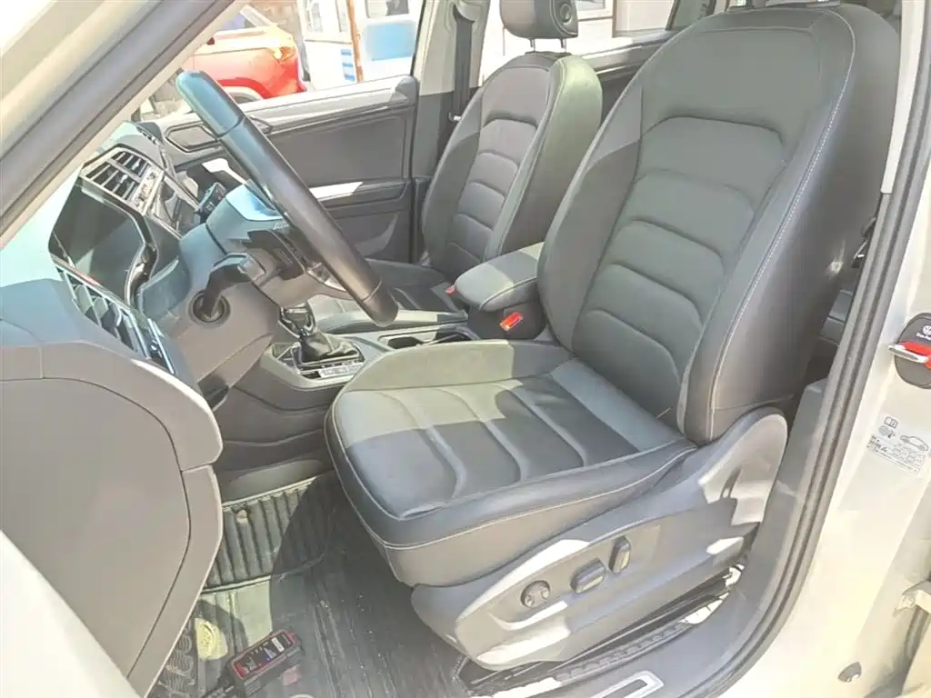 Volkswagen Tiguan L 2021 330TSI Automatic 2WD R-Line Premium фото 14