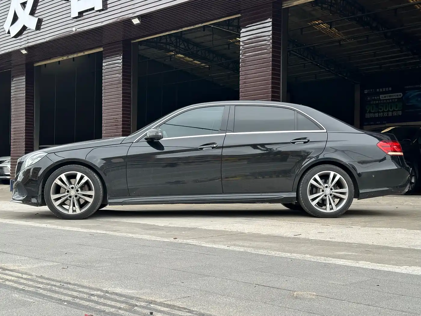 Mercedes-Benz E-Class 2015 E 260 L Sport фото 4
